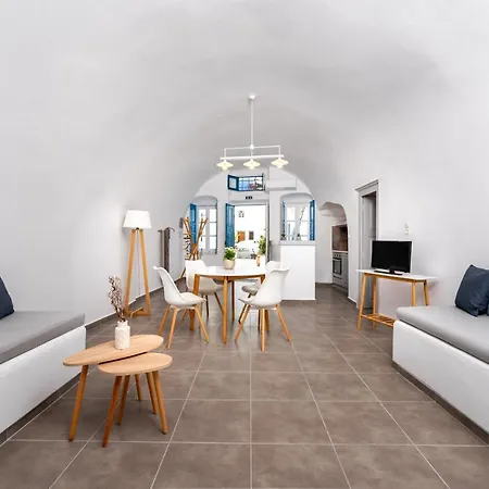 Santorini Caves ميساريا