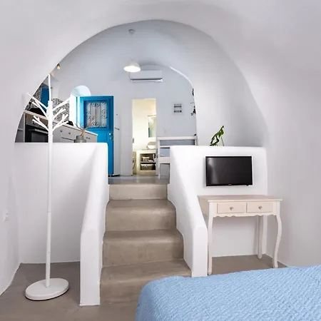 Santorini Caves Mesariá